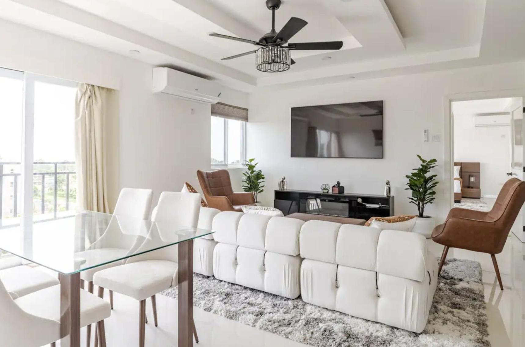 Luxe City Oasis 2Br With Rooftop Pool And Gym 킹스톤 외부 사진