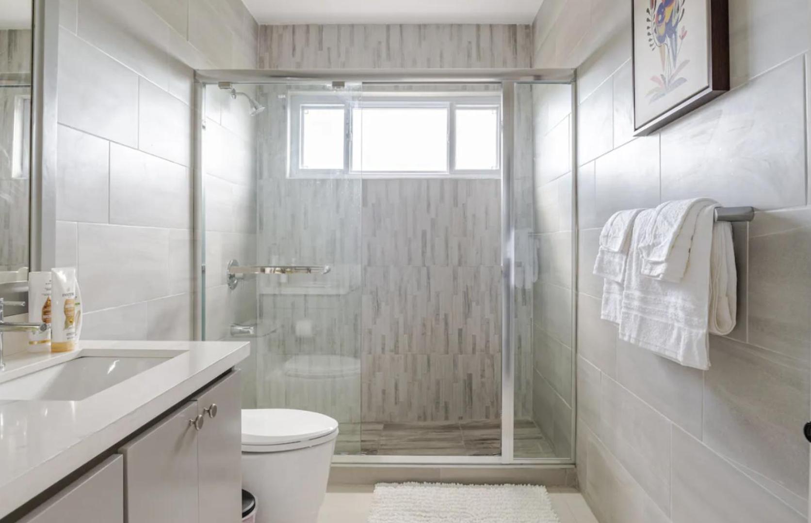 Luxe City Oasis 2Br With Rooftop Pool And Gym 킹스톤 외부 사진